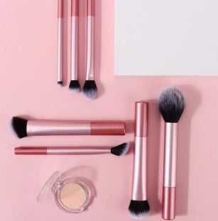 7 Professional Makeup Brushes